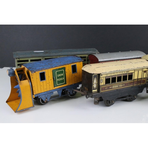 164 - 14 Hornby O gauge items of rolling stock to include Snow Plough, Meccano wagon, coaches, Crawfords B... 