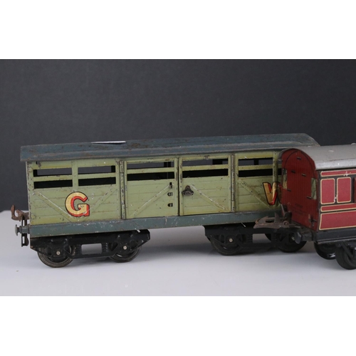 164 - 14 Hornby O gauge items of rolling stock to include Snow Plough, Meccano wagon, coaches, Crawfords B... 