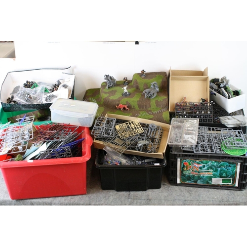 291 - Large collection of Games Workshop Warhammer and Warhammer 40K plastic and metal models to include C... 