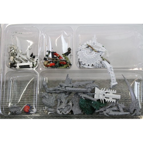 291 - Large collection of Games Workshop Warhammer and Warhammer 40K plastic and metal models to include C... 