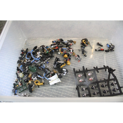 291 - Large collection of Games Workshop Warhammer and Warhammer 40K plastic and metal models to include C... 