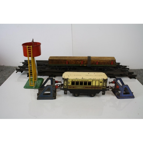 164a - Quantity of Hornby O gauge accessories to include boxed Railway Station No 2, tunnel, track, rolling... 