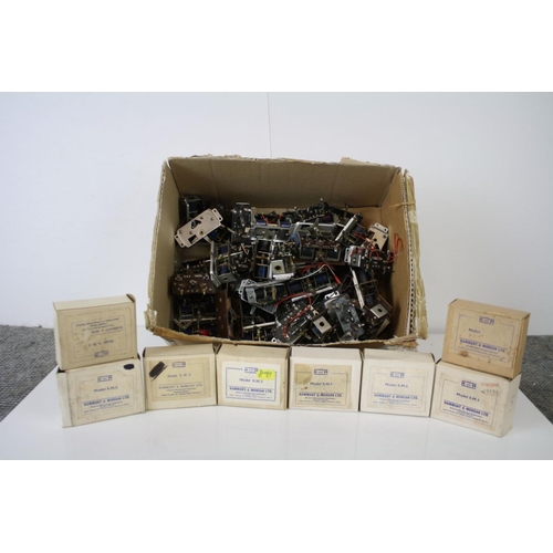 165a - Quantity of model railway and engine accessories to include unopened Slaters, Phoenix Cooper Craft, ... 