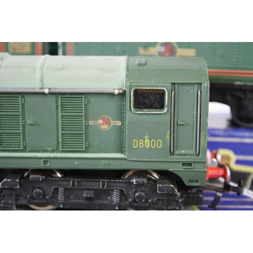 40a - Two boxed Hornby Dublo locomotives to include EDLT20 Bristol Castle BR with tender and L30 1,000 BHP... 