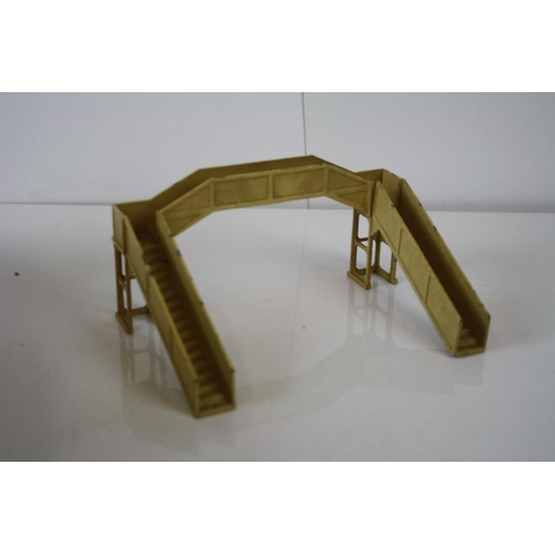 41a - 27 Boxed Hornby Dublo accessories to include D1 Girder Bridge, TPO Mail Van Set, various rolling sto... 