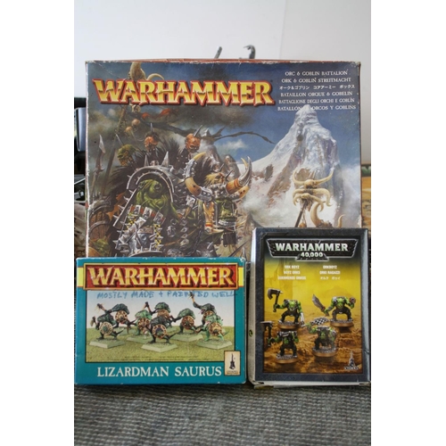 290 - Five boxed Games Workshop Warhammer and Warhammer 40K plastic model kits, both built and unbuilt to ... 