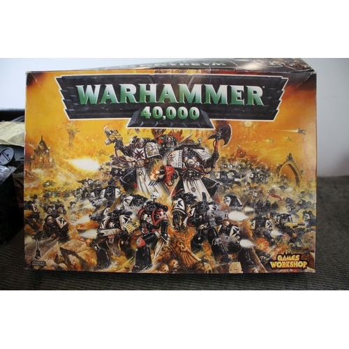 290 - Five boxed Games Workshop Warhammer and Warhammer 40K plastic model kits, both built and unbuilt to ... 