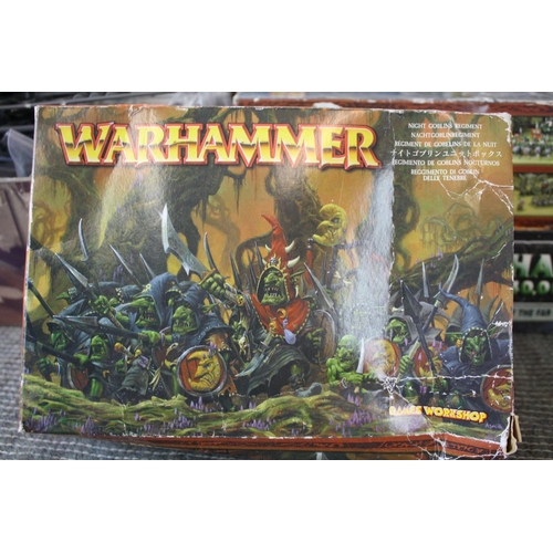 290 - Five boxed Games Workshop Warhammer and Warhammer 40K plastic model kits, both built and unbuilt to ... 