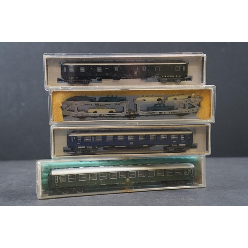 13 - 24 Cased / boxed N gauge items of rolling stock to include Lima, Graham Farish, Minitrix etc featuri... 