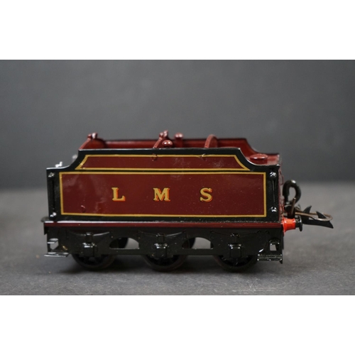 132 - Hornby O gauge clockwork 4-4-0 1185 LMS locomotive in excellent condition