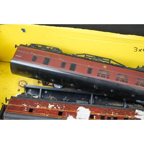 136 - Six O gauge kit built coaches to include plastic and wooden examples, condition varies with some par... 