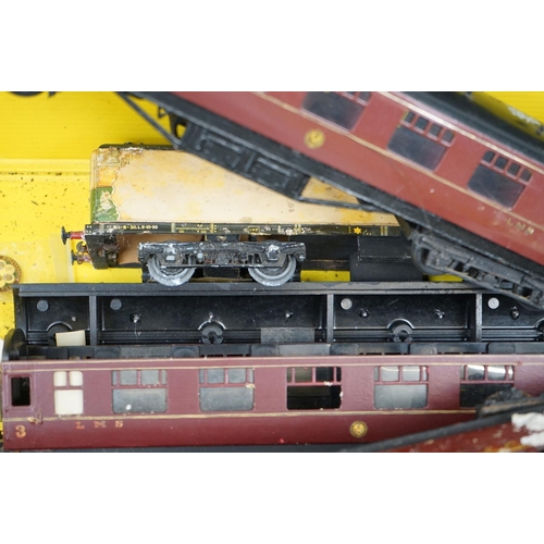 136 - Six O gauge kit built coaches to include plastic and wooden examples, condition varies with some par... 