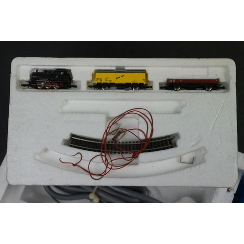 14 - Boxed Marklin Mini Club Z gauge 8166S set with locomotive and rolling stock, a few items of track mi... 