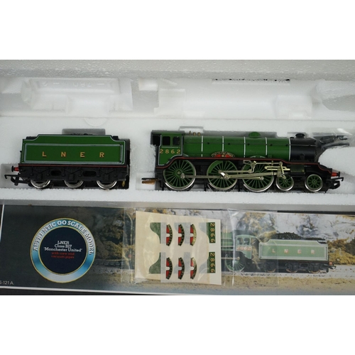 20 - Boxed Hornby OO gauge R053 LNER CLass B17 Loco Manchester United