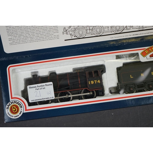 21 - Two boxed Bachmann OO gauge locomotives to include 31-706 B1 104D Roedeer LNER Lined Black (w/o Gene... 