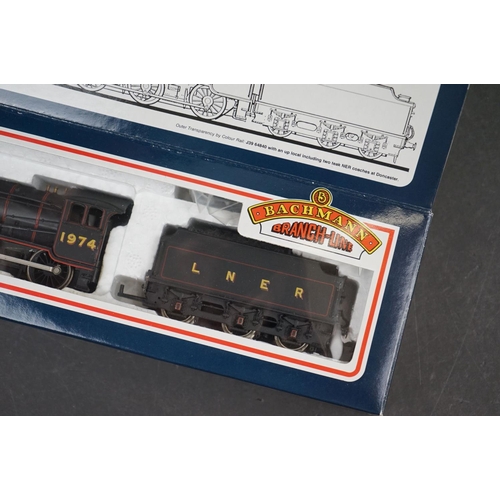 21 - Two boxed Bachmann OO gauge locomotives to include 31-706 B1 104D Roedeer LNER Lined Black (w/o Gene... 