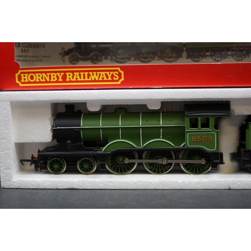 23 - Two boxed Hornby OO gauge locomotives to include R855 LNER Loco Flying Scotsman and R866 LNER B12 Lo... 