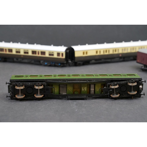 36 - Six Grafar OO gauge items of rolling stock all featuring Southern Railway coaches plus 3 x other OO ... 