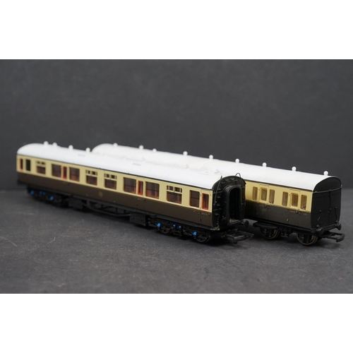 36 - Six Grafar OO gauge items of rolling stock all featuring Southern Railway coaches plus 3 x other OO ... 