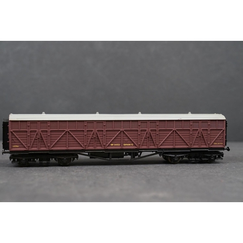 36 - Six Grafar OO gauge items of rolling stock all featuring Southern Railway coaches plus 3 x other OO ... 