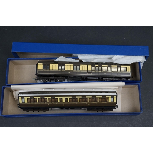 39 - Ten OO gauge items of rolling stock coaches to include 3 x boxed Airfix, 3 x boxed Bachmann, boxed A... 