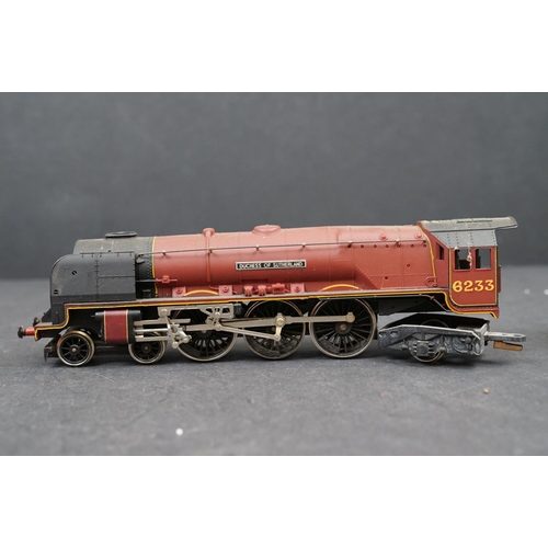 43 - Four boxed OO gauge locomotives to include 3 x Hornby (R2248 Super Deetail BR 2-10-0 Class 9F Locomo... 