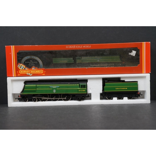 43 - Four boxed OO gauge locomotives to include 3 x Hornby (R2248 Super Deetail BR 2-10-0 Class 9F Locomo... 