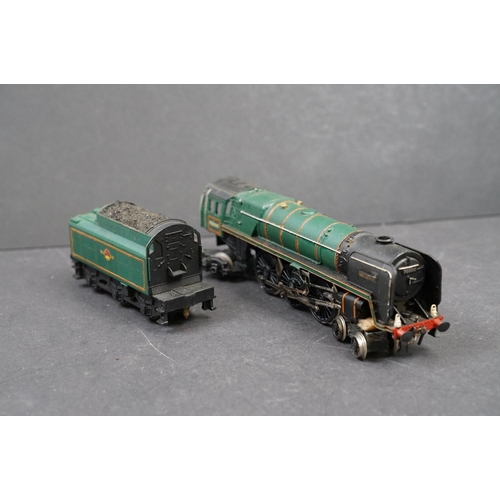 45 - 10 OO gauge locomotives to include Hornby Repton 926 Southern, Hornby Britannia, Airfix Royal Scots ... 