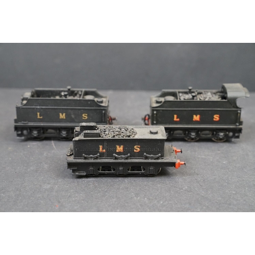 47 - Ten OO gauge built diecast locomotives to include Sir Walter Raleigh, 2-8-0 LMS in black with tender... 