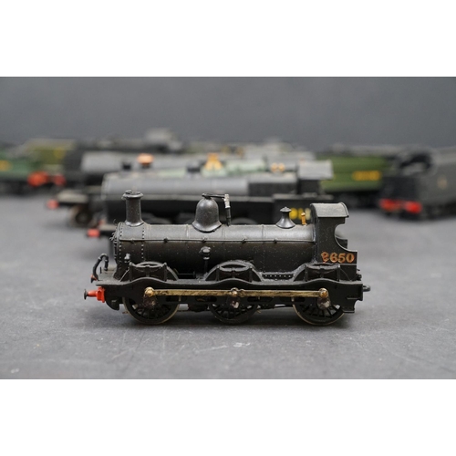 47 - Ten OO gauge built diecast locomotives to include Sir Walter Raleigh, 2-8-0 LMS in black with tender... 