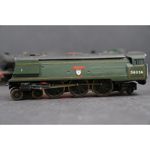 51 - Eight OO gauge locomotives to include Airfix Budleigh Salterton, Triang 2-6-2 BR 82004, Triang R253 ... 