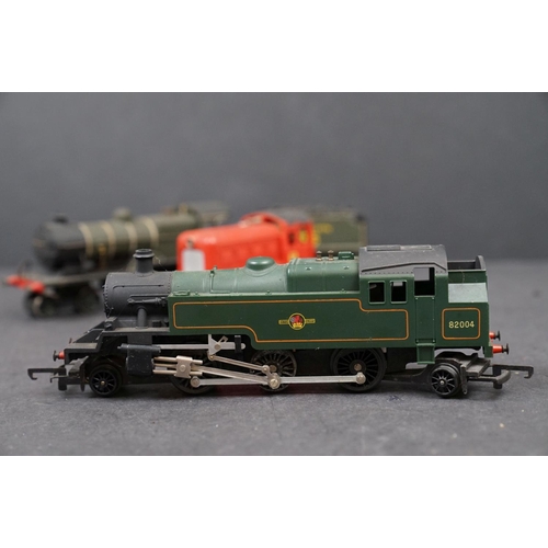 51 - Eight OO gauge locomotives to include Airfix Budleigh Salterton, Triang 2-6-2 BR 82004, Triang R253 ... 