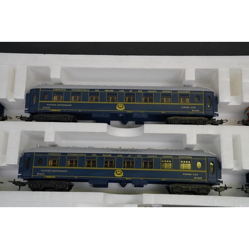 54 - Lima HO Gauge 107004T Orient Express Train Set complete with locomotive, 5 x coaches, train etc, app... 