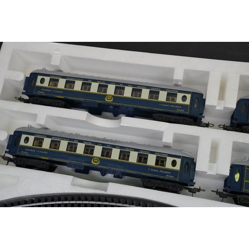 54 - Lima HO Gauge 107004T Orient Express Train Set complete with locomotive, 5 x coaches, train etc, app... 