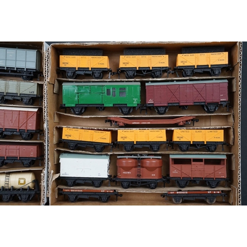 60 - 63 Hornby Dublo items of rolling stock to include wagons, trucks and flatbeds