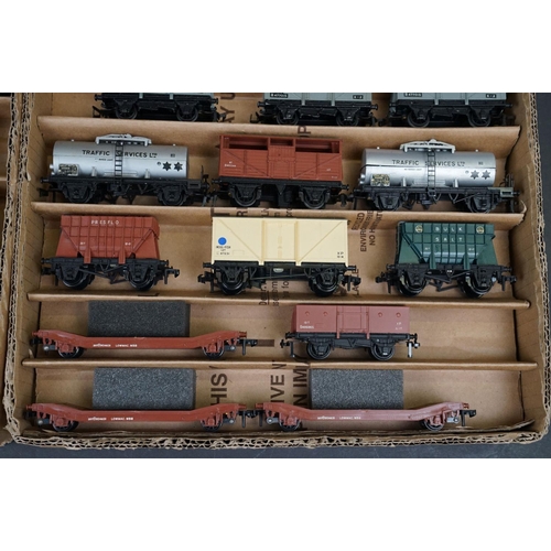 60 - 63 Hornby Dublo items of rolling stock to include wagons, trucks and flatbeds