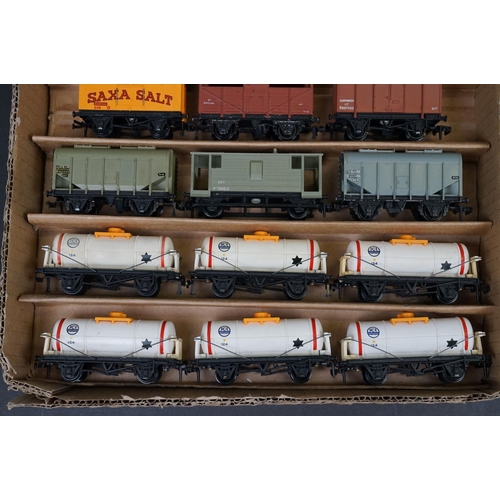 60 - 63 Hornby Dublo items of rolling stock to include wagons, trucks and flatbeds