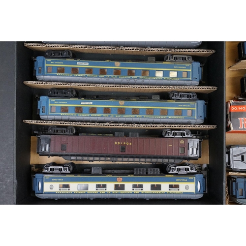 61 - 15 Continental HO gauge items of rolling stock featuring Jouef and Lima featuring Jouef SNCF Post Va... 