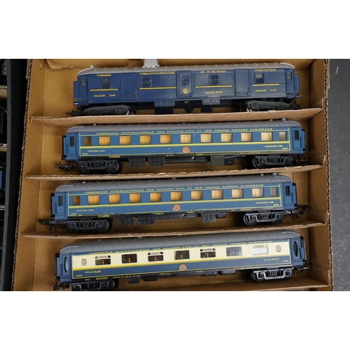 61 - 15 Continental HO gauge items of rolling stock featuring Jouef and Lima featuring Jouef SNCF Post Va... 