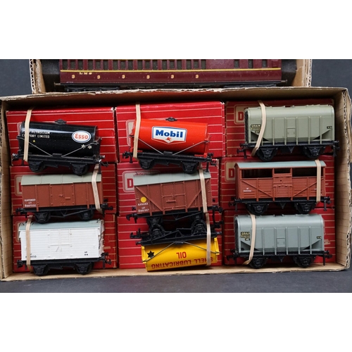 63 - Nine boxed Hornby Dublo items of rolling stock to include 4678 Tank Wagon, 4677 Mobil, 4680 ESSO etc... 