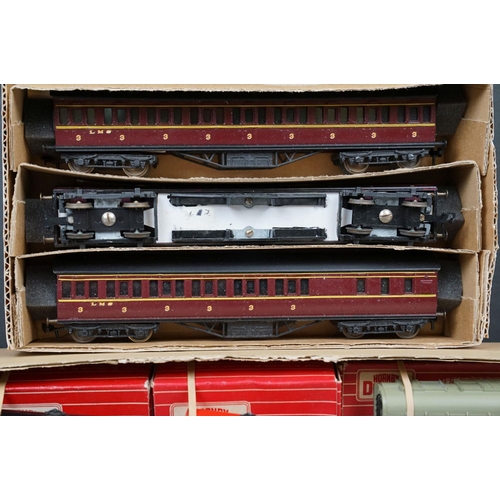 63 - Nine boxed Hornby Dublo items of rolling stock to include 4678 Tank Wagon, 4677 Mobil, 4680 ESSO etc... 