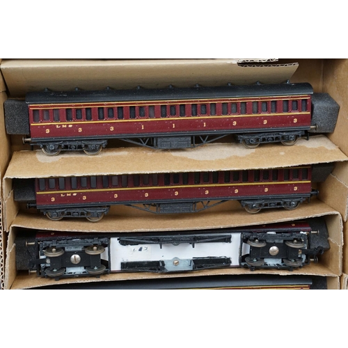 63 - Nine boxed Hornby Dublo items of rolling stock to include 4678 Tank Wagon, 4677 Mobil, 4680 ESSO etc... 