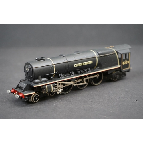 72 - Boxed Wrenn OO gauge W2241 4-6-2 Duchess of Hamilton LMS black locomotive  with original papers and ... 