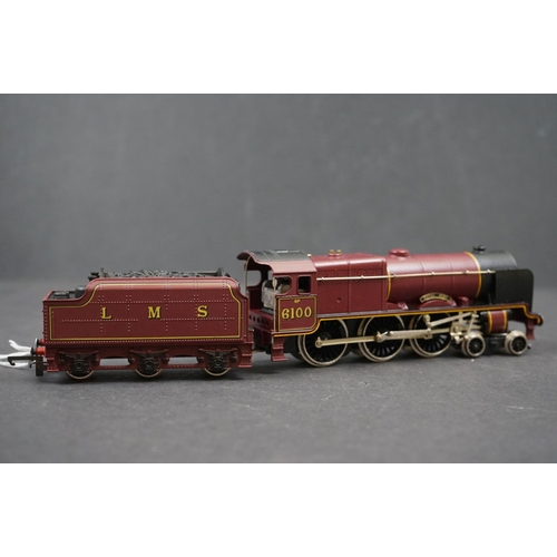 73 - Two boxed Wrenn OO gauge locomotives to include W2225 2-8-0 Freight LMS and W2260 4-6-0 Royal Scot L... 