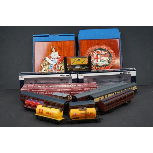 75 - 13 OO gauge items of rolling stock to include 2 x boxed Hattons Warwell H4-WW-012, Graham Farish Sur... 