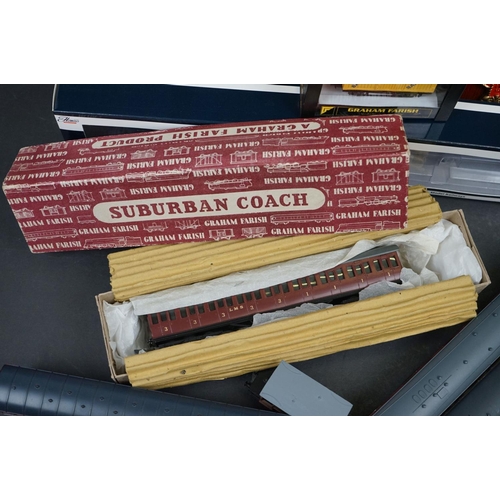 75 - 13 OO gauge items of rolling stock to include 2 x boxed Hattons Warwell H4-WW-012, Graham Farish Sur... 