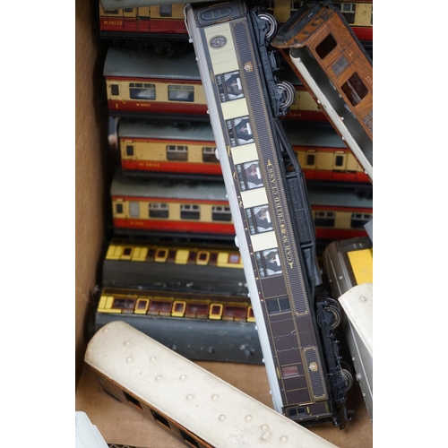 80 - Around 40 OO gauge items of rolling stock to include mainly kit built examples, Hornby etc, conditio... 