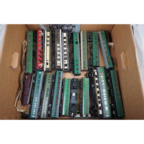 81 - Around 50 OO gauge items of rolling stock to include Hornby Dublo, Hornby, kit built examples etc, c... 