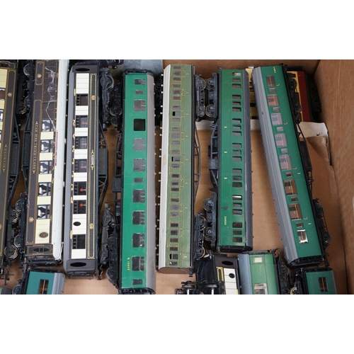 81 - Around 50 OO gauge items of rolling stock to include Hornby Dublo, Hornby, kit built examples etc, c... 