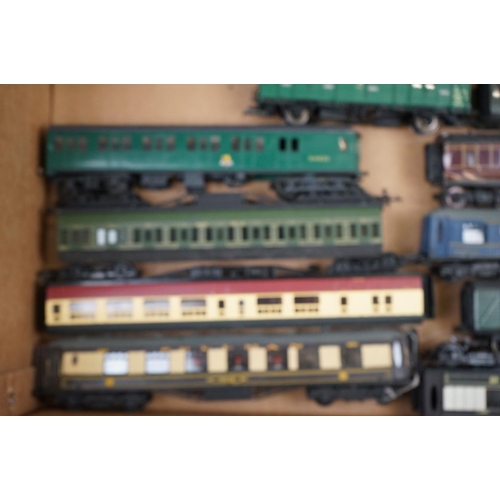 81 - Around 50 OO gauge items of rolling stock to include Hornby Dublo, Hornby, kit built examples etc, c... 